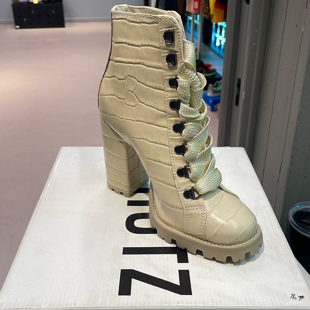 Schutz booties